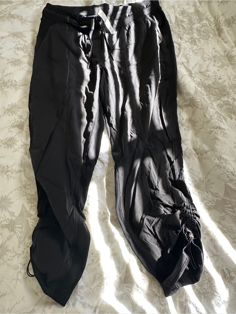 Lululemon Drawstring Capri Pants ruched legs size 10